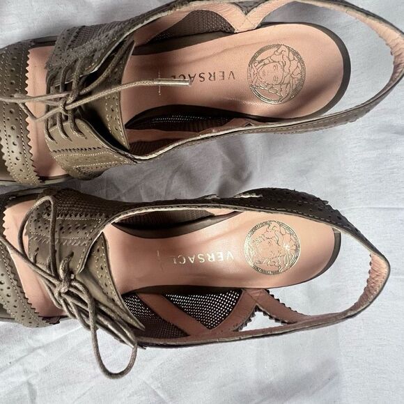 Versace taupe leather cutout lace up loafer style heels, size Euro 37.5/7.5 - Picture 5 of 7